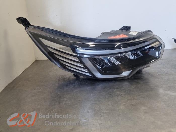 Phare droit d'un Renault Trafic, Renault, -, 3 mois de garantie, Utilisé