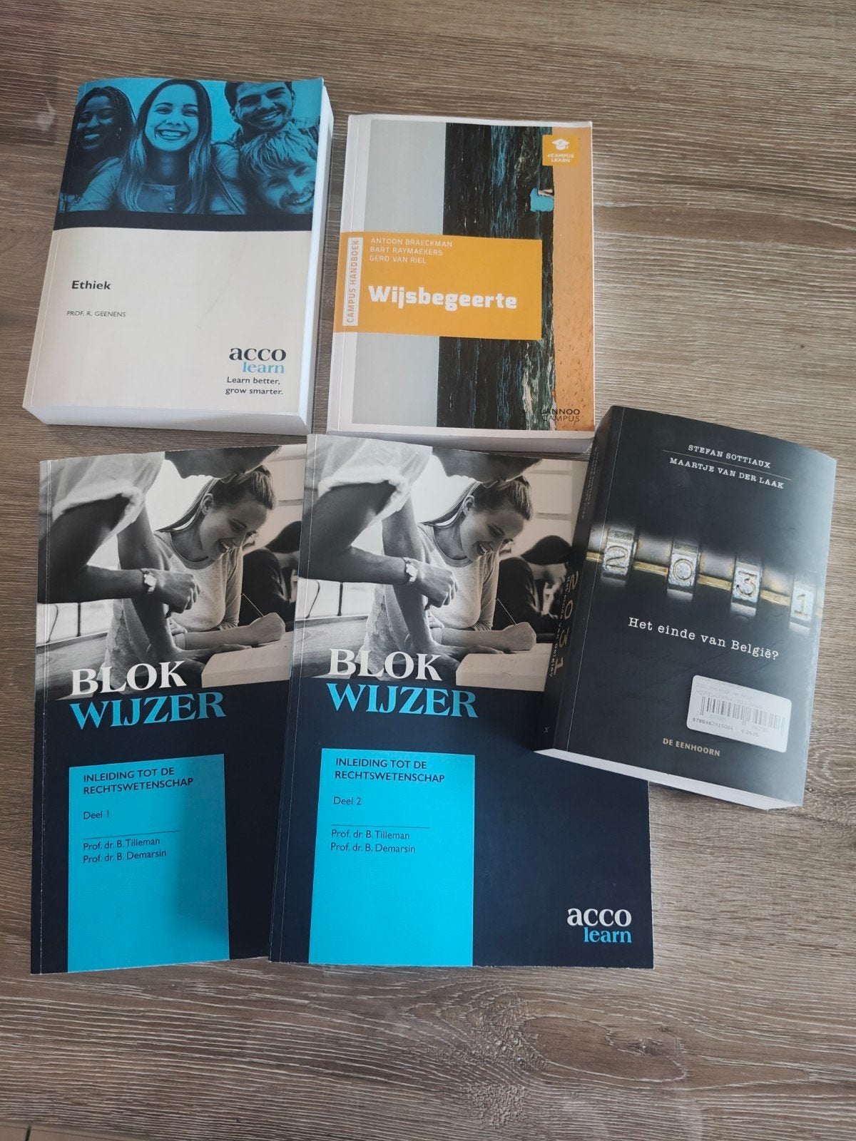 opleiding rechten studieboeken Ku Leuven afdeling Kortrijk, Boeken, Ophalen