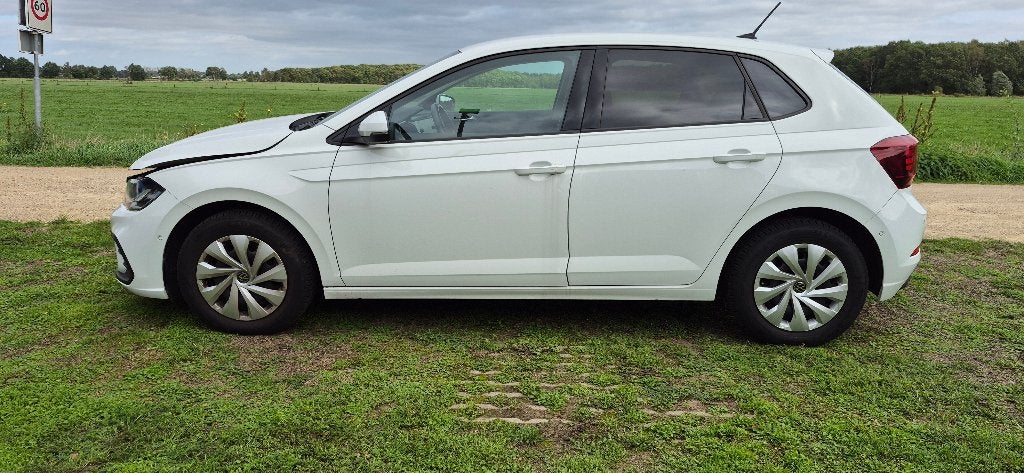 vw polo 1.0 tsi bj 2022 km 70d  AUB ADV LEZEN, Auto's, Voorwielaandrijving, Stof, Euro 6, Wit
