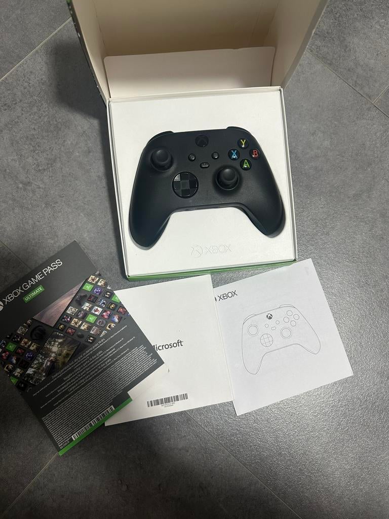 Xbox carbon black controller +xbox ultimate game pass 14 day, Games en Spelcomputers, Spelcomputers | Xbox | Accessoires, Xbox Series S