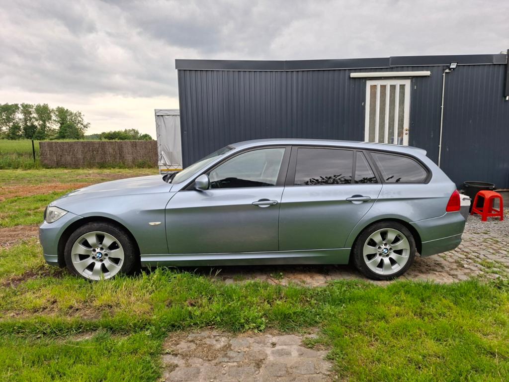 Bmw touring break serie 3 super état, Auto's, BMW, Particulier, 3 Reeks, Diesel, Euro 5, Break, 5 deurs, Handgeschakeld, Blauw
