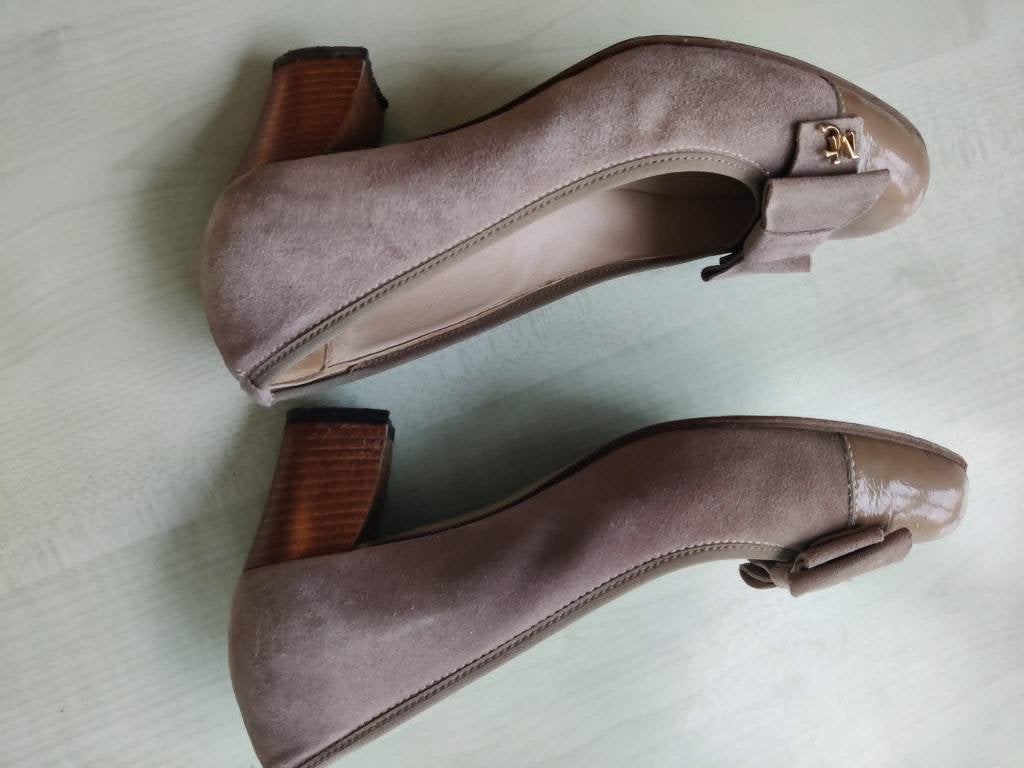 Damesschoenen in zeer goede staat. Maat : 4 1/2., Vêtements | Femmes, Enlèvement ou Envoi, Comme neuf, Autres types