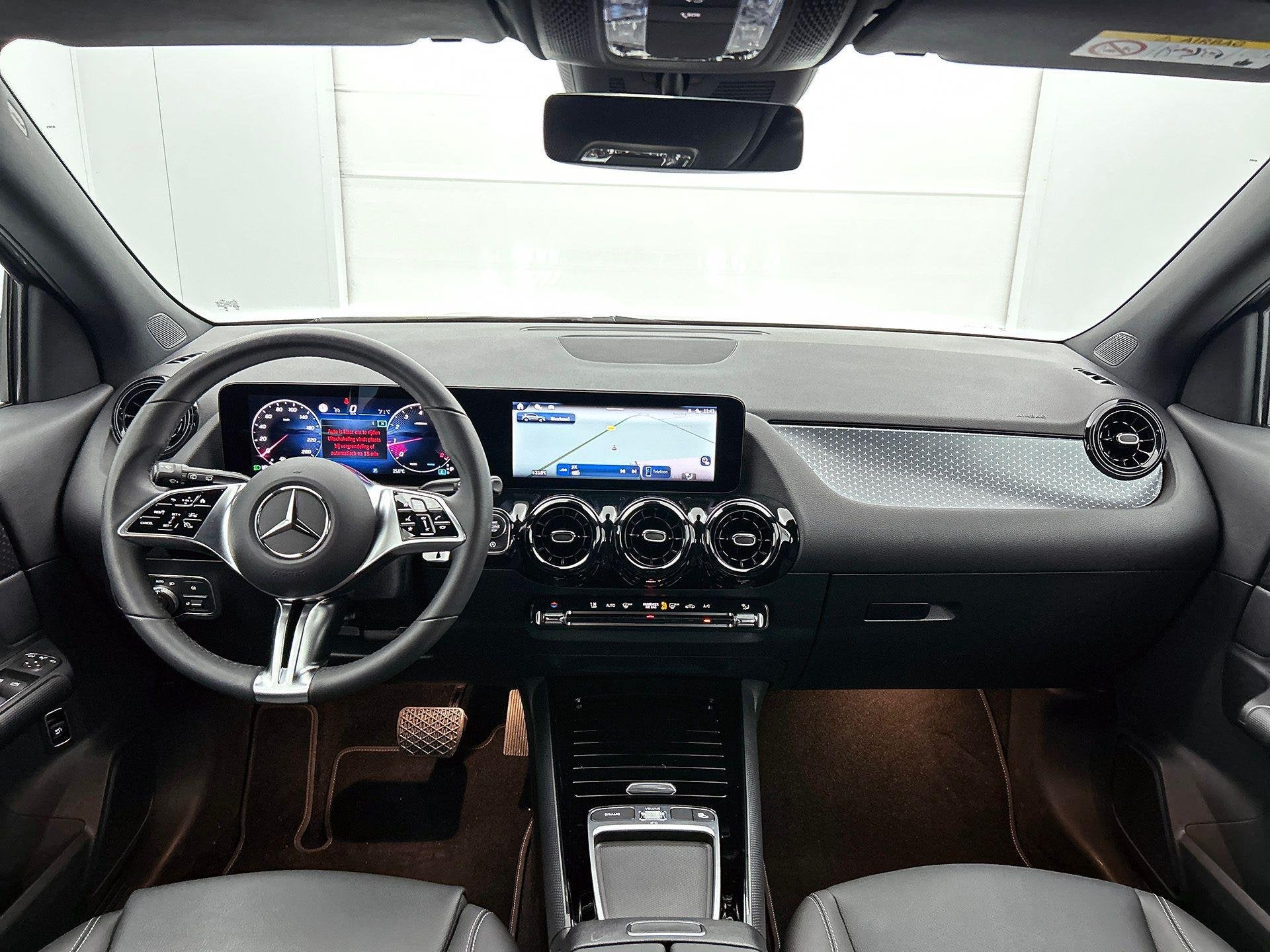 Mercedes-Benz GLA-klasse 180 Essential Line | Verwarmde Zete, Autos, Mercedes-Benz, 100 kW, Achat, Entreprise, Entretenue par le concessionnaire