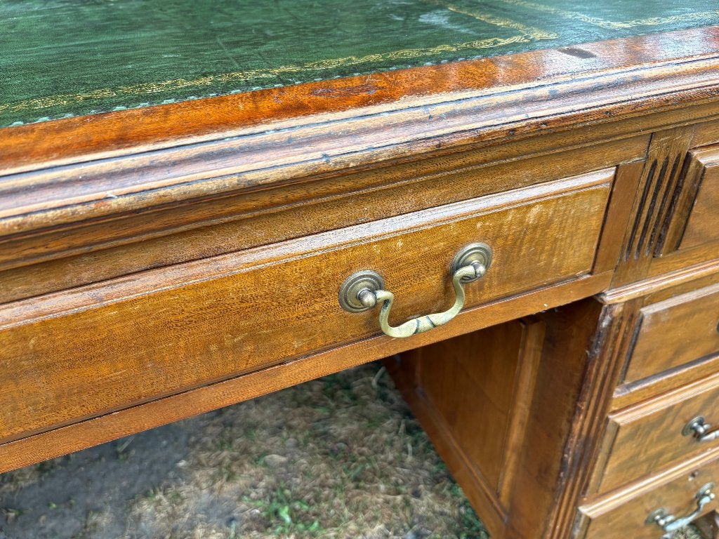 Klassiek Massief Houten Directiebureau, Huis en Inrichting, Ophalen, Met lades, Groen, Gebruikt