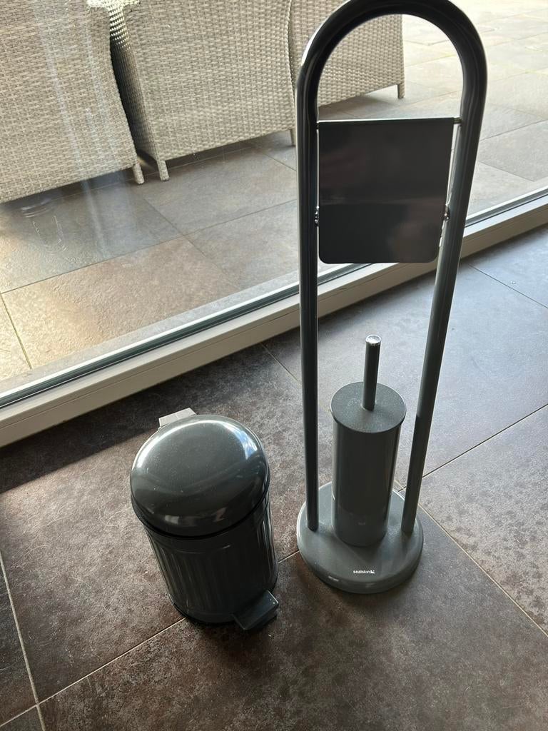 Nieuw grijs vuilbakje en wc rolhouder met borstel, Enlèvement ou Envoi, Neuf, Gris, Autres types