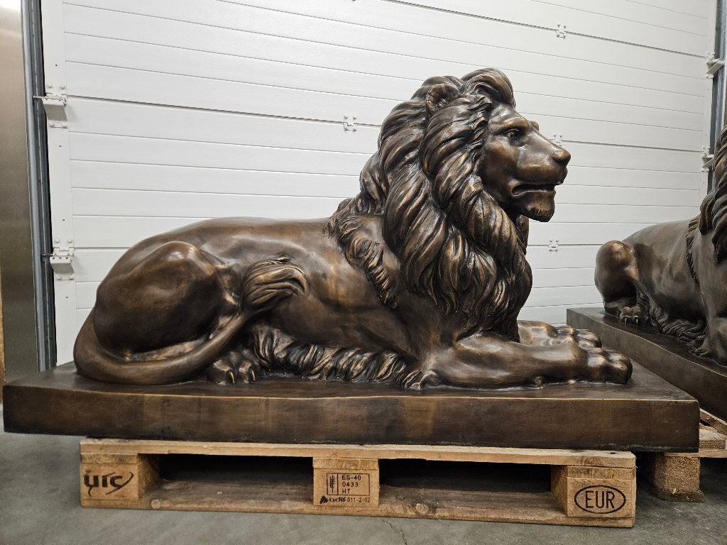 BRONZEN KOPPEL PRACHTIGE LIGGENDE LEEUWEN TOPBRONZEN !!!, Tuin en Terras, Ophalen of Verzenden, Nieuw, Overige materialen, Dierenbeeld