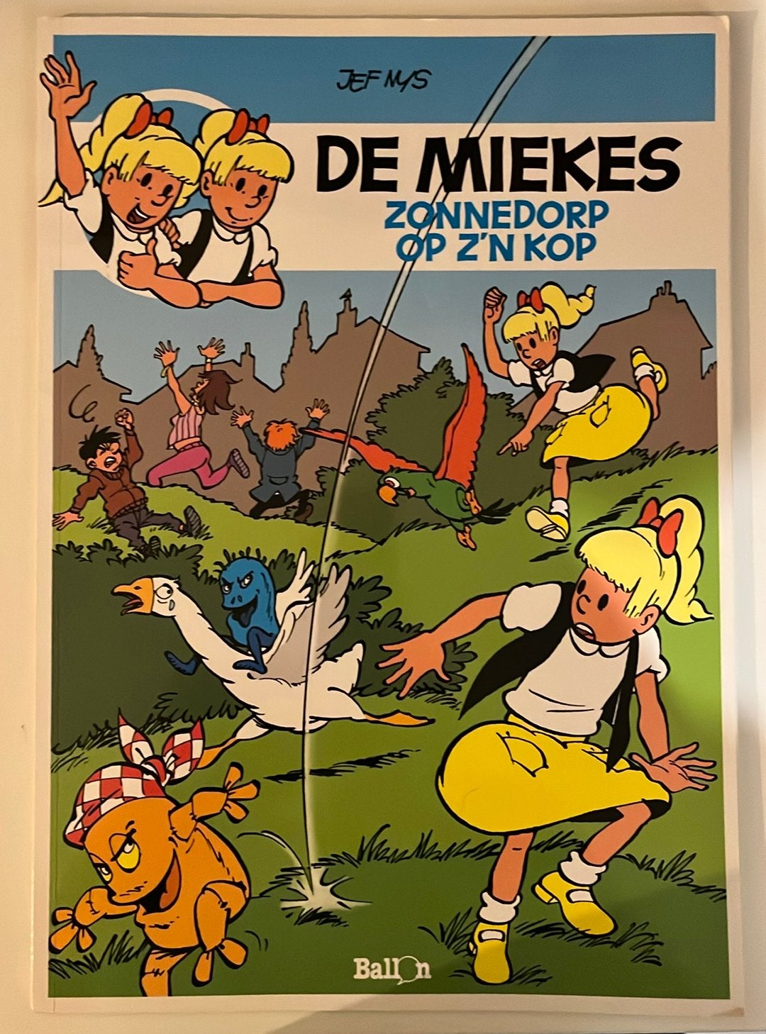 De Miekes - Zonnedorp op z'n kop, Boeken, Ophalen, Philippe Delzenne, Eén stripboek, Nieuw