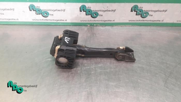 Deurvanger 4Deurs links-voor van een BMW 1-Serie (1-Serie 03, Gebruikt, -, -, Ophalen of Verzenden