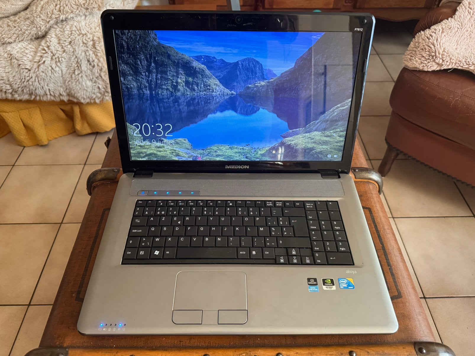 Medion Akoya , 240 Gb SSD , prêt à l'emploi, Informatique & Logiciels, Enlèvement ou Envoi, Comme neuf, SSD