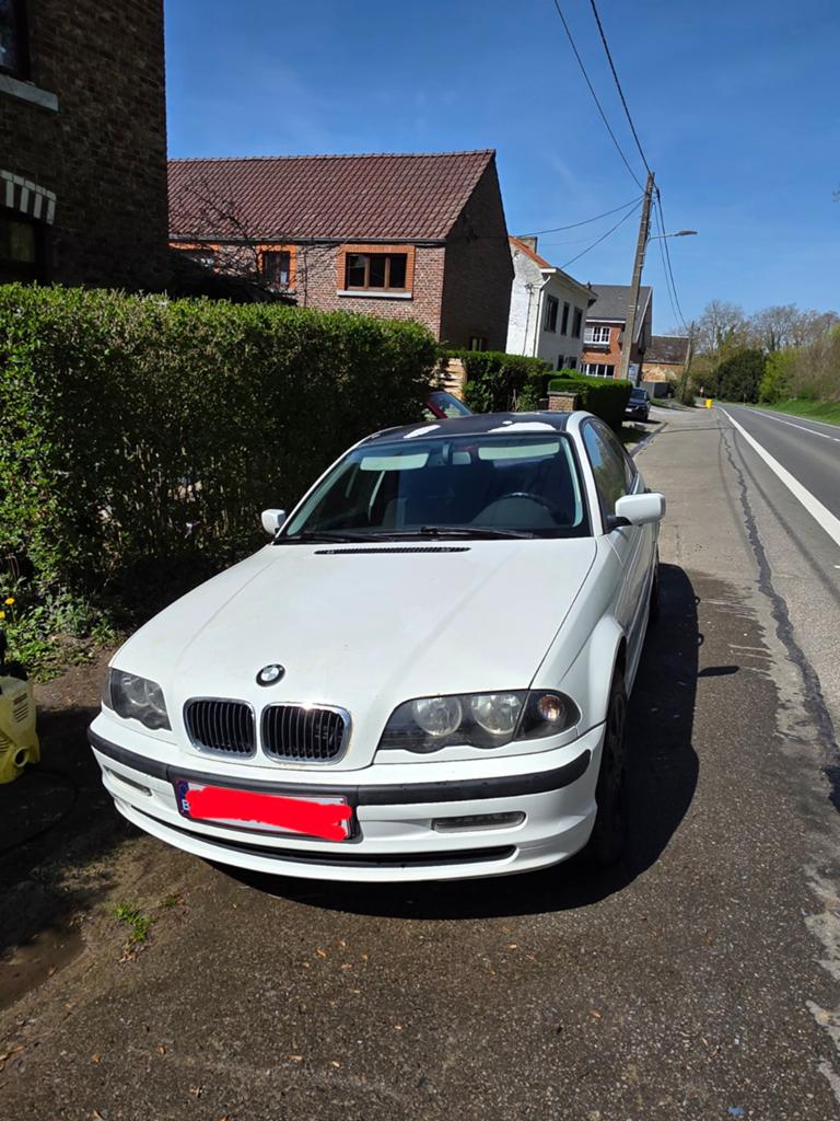 Bmw E46 318i à vendre, Autos, BMW, Particulier, Série 3, Essence, Euro 2, Berline, 5 portes, Boîte manuelle, Blanc, Tissu, Enlèvement
