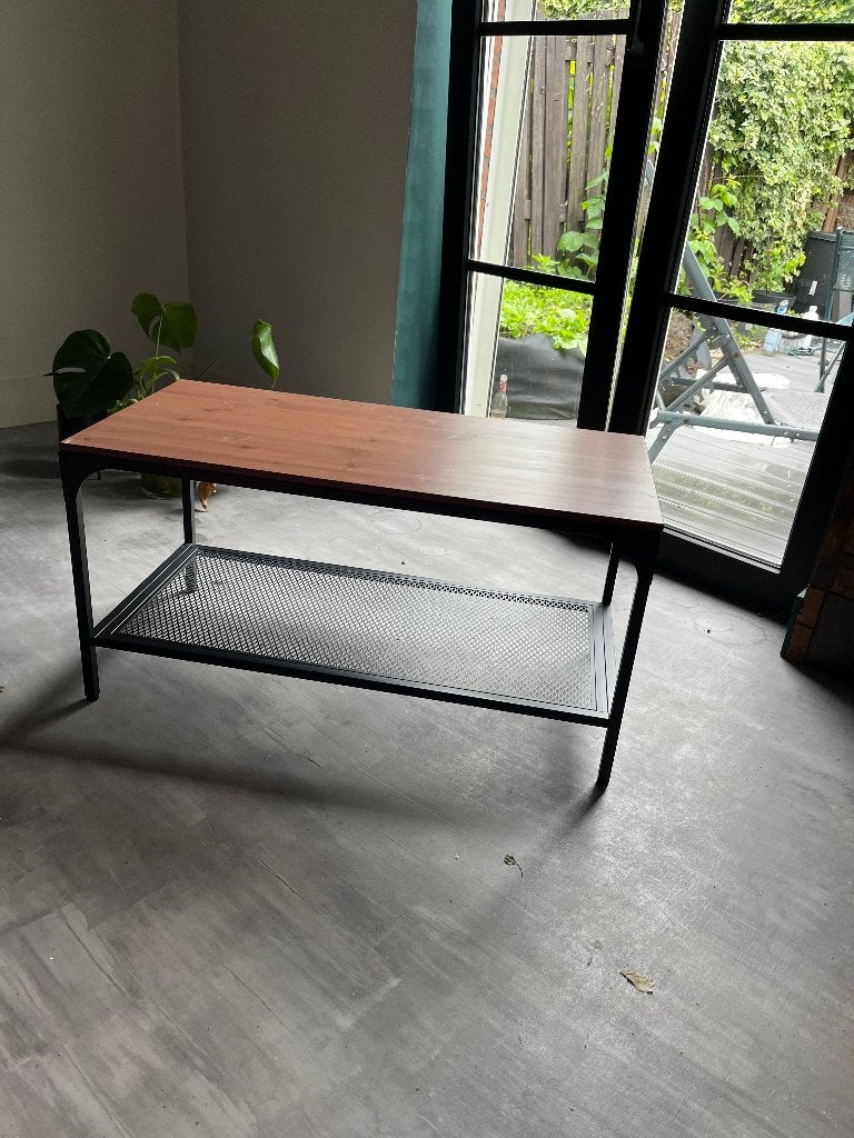 Table basse, Enlèvement, Utilisé