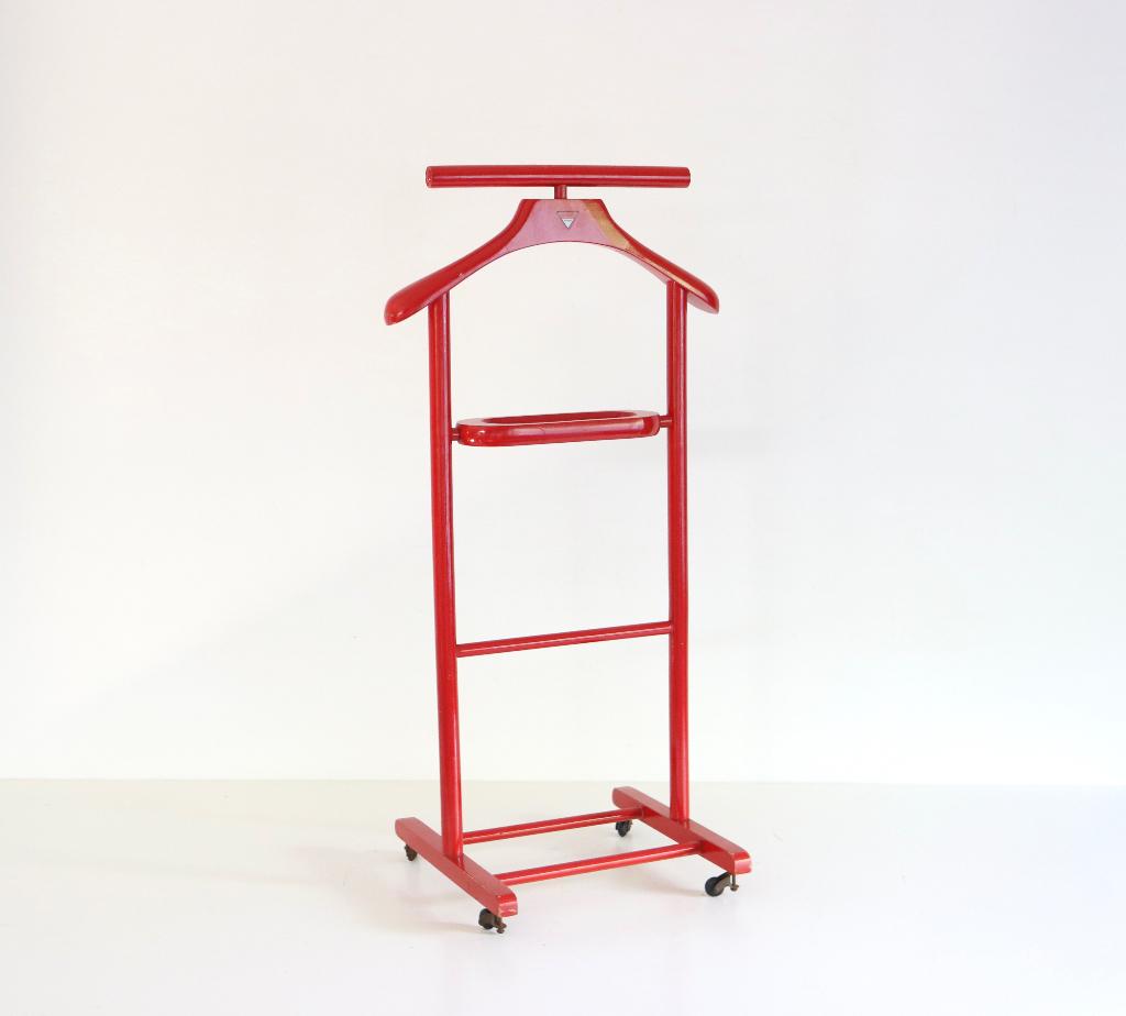 Rode dressboy op wieltjes, jaren ’60 - Vintage Kinderkapstok, Huis en Inrichting, Woonaccessoires | Kapstokken, Ophalen, Zo goed als nieuw