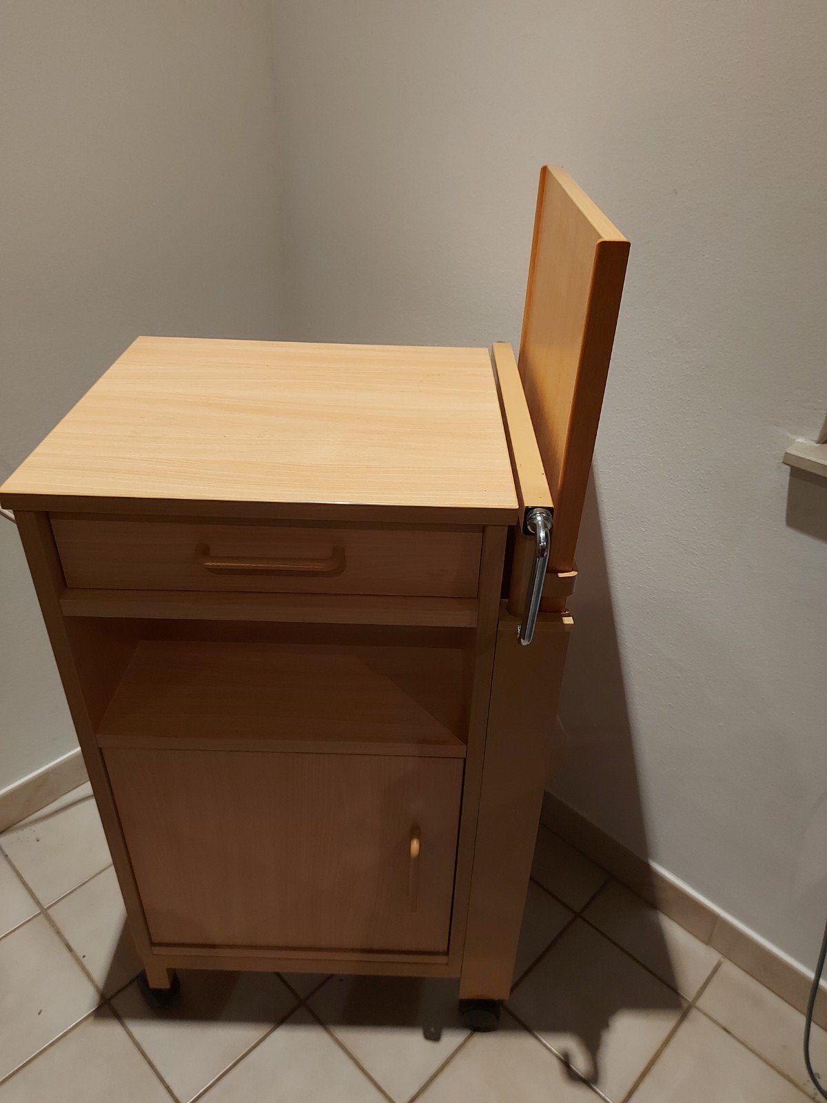 table de chevet médicale sur roulettes, Enlèvement