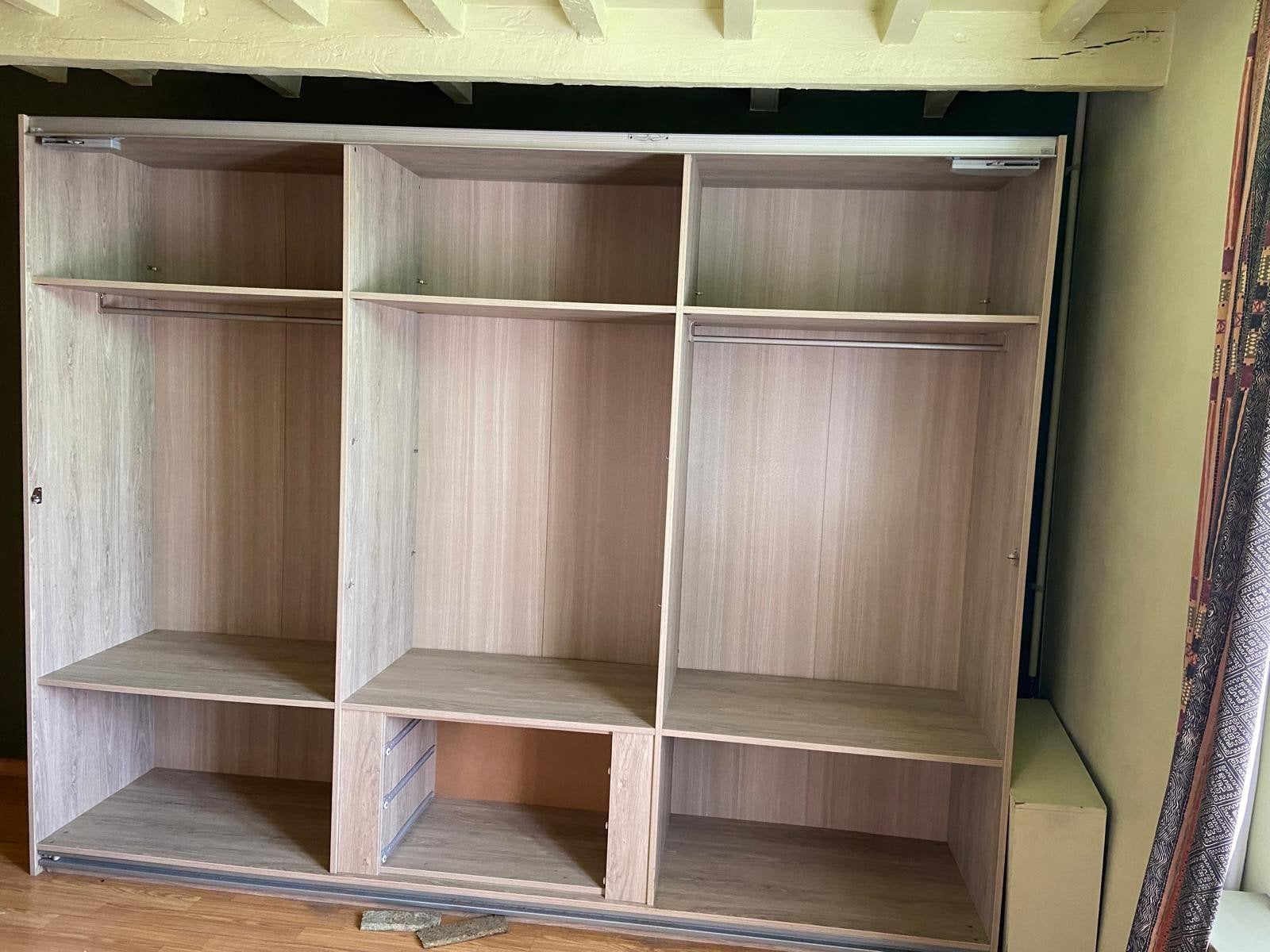Grande armoire avec miroir et portes coulissantes (pas IKEA), Maison & Meubles, Enlèvement