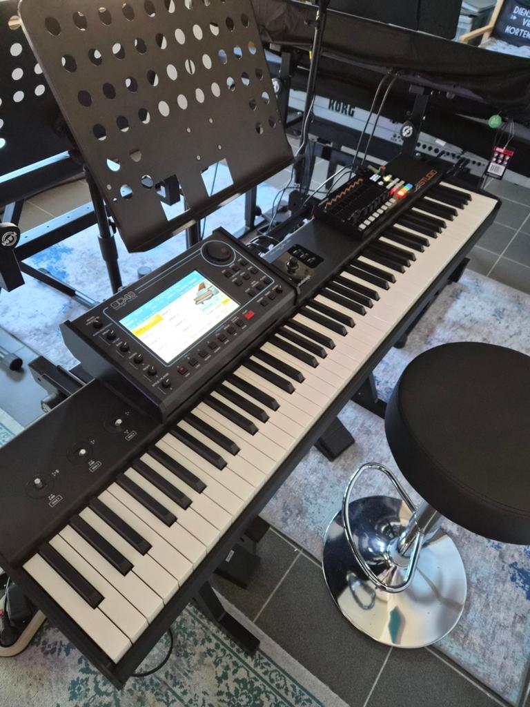 Ketron sd40 met studiologic, Muziek en Instrumenten, Keyboards, Ophalen, 88 toetsen