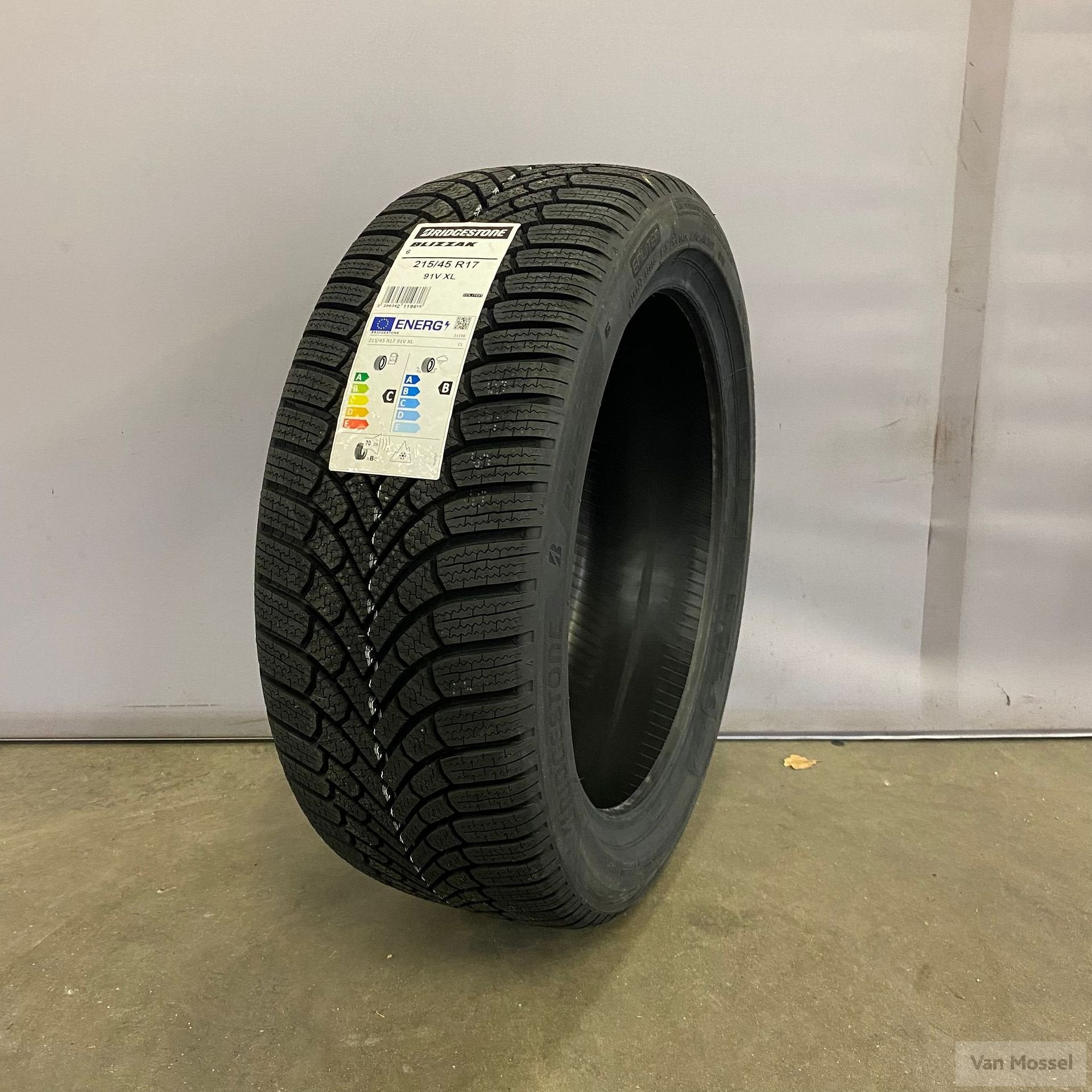 Bridgestone Blizzak 6 215/45/R17 91V, Auto-onderdelen, Banden en Velgen, -, -, 17 inch, Band(en)
