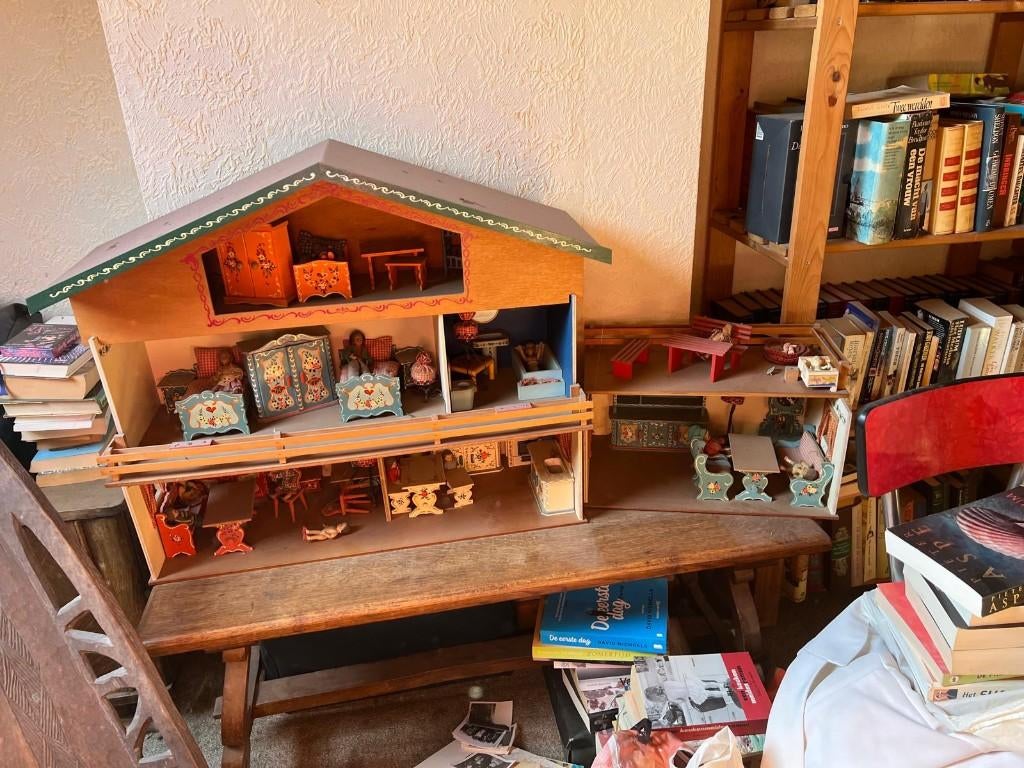 Prachtig oud poppenhuis met toebehoren, Ophalen, Gebruikt, Poppenhuis