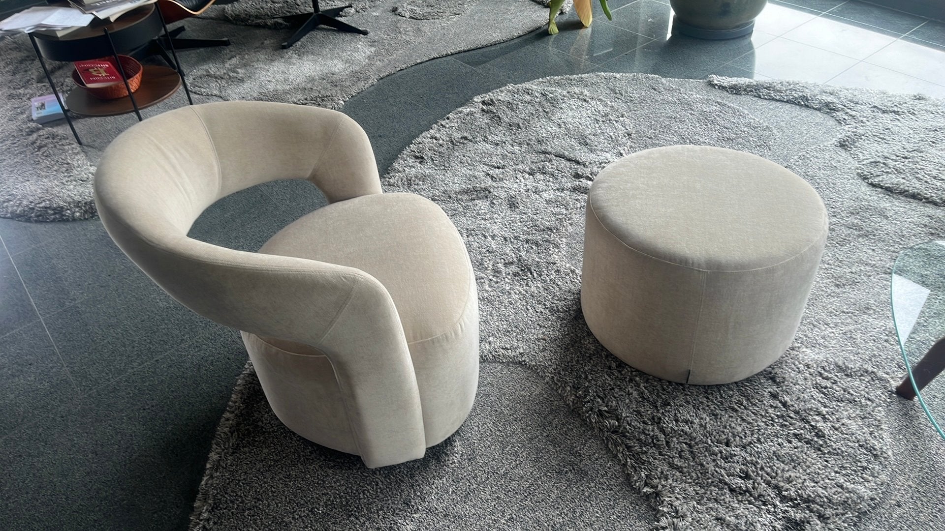 Judi Fauteuil, Danny Cream (sofa company), Enlèvement, Comme neuf