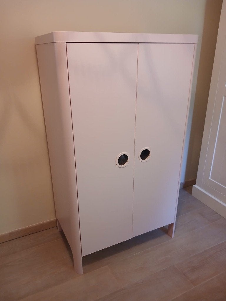 Kleerkast + Meegroei bed roze, Ophalen, Gebruikt, Kast, 50 tot 70 cm