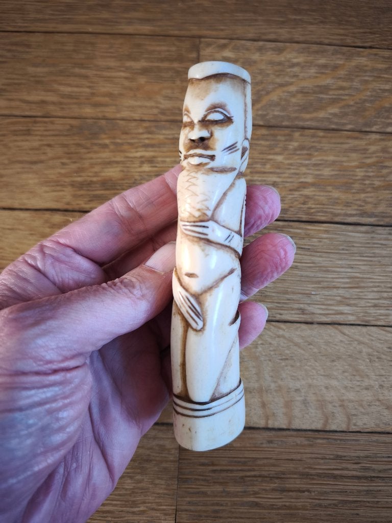 Manche de couteau en os Chokwé Congo, Antiquités & Art, Sculpture, Afrique, Enlèvement ou Envoi, 14 cm