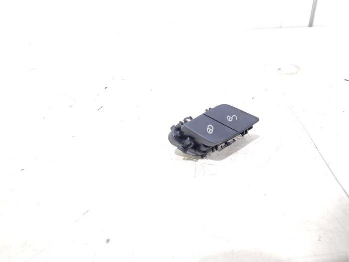 Centrale deurvergrendeling Schakelaar van een Mercedes C-Kla, Gebruikt, -, Ophalen of Verzenden, -