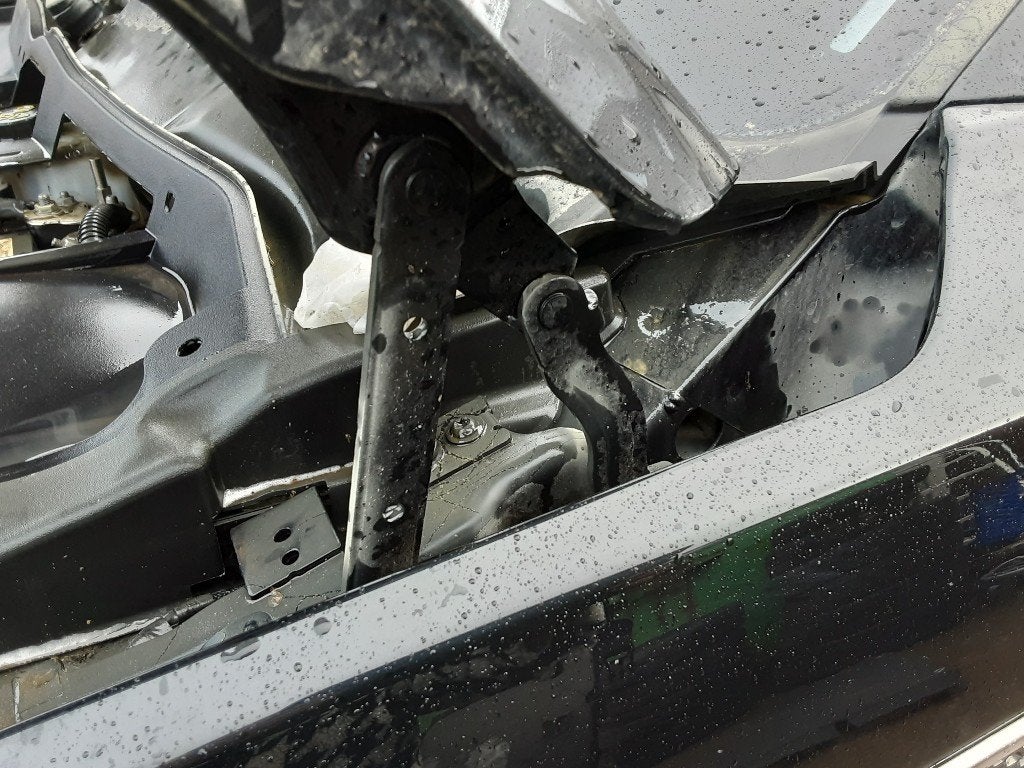 CHARNIERE DE CAPOT GAUCHE Jaguar E-Pace (01-2017/-), Mevr. I. Hauben, Utilisé, Jaguar, Rue de l'Espoir 34 34
4030  GRIVEGNÉE, BE