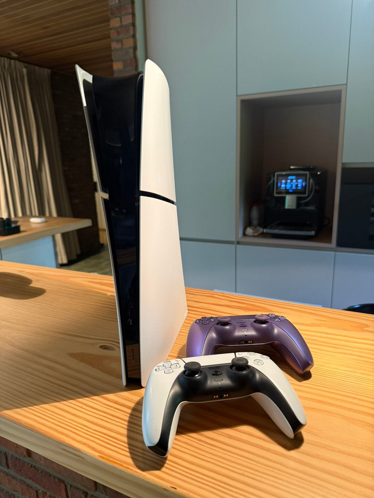 Playstation 5 digital edition 1TB met 2 controllers, Consoles de jeu & Jeux vidéo, Consoles de jeu | Sony PlayStation 5, Enlèvement