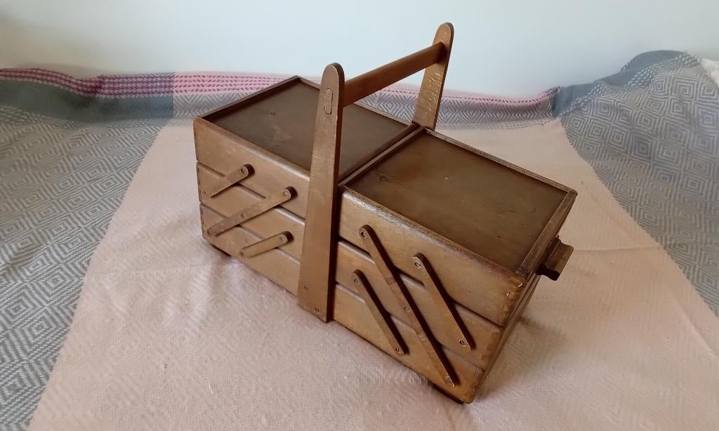 TBE boîte à couture/travailleuse en bois avec poignée, Enlèvement ou Envoi