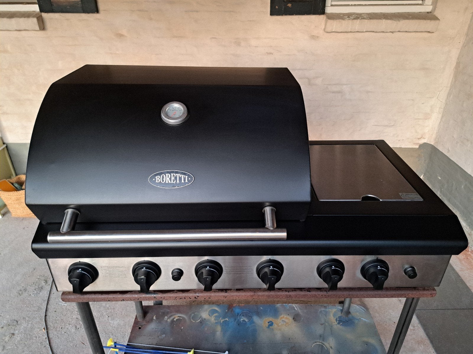 Boretti keuken bbq, Ophalen