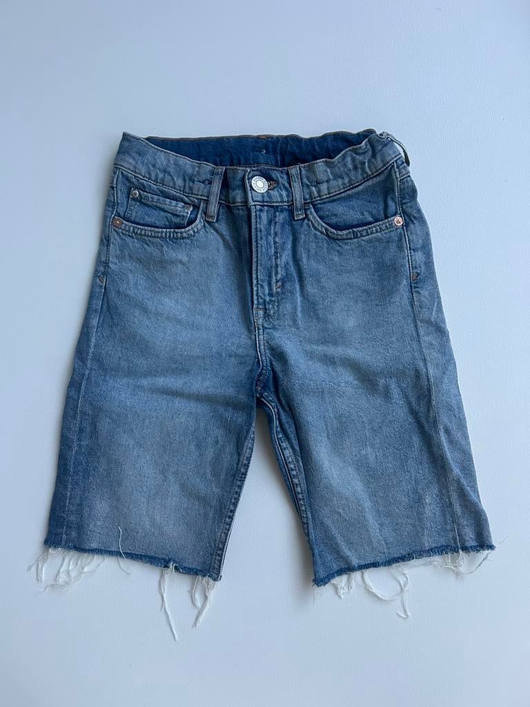 Blauwe jeansshort - H&M - 8/9 jaar, Enfants & Bébés, Vêtements enfant | Taille 128, Enlèvement ou Envoi, Comme neuf, Garçon, Pantalon