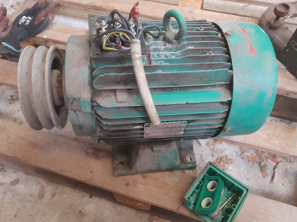 2 st Industriele Electromotors, oa 7,5 kW, Apart of samen, Doe-het-zelf en Bouw, Ophalen, Gebruikt