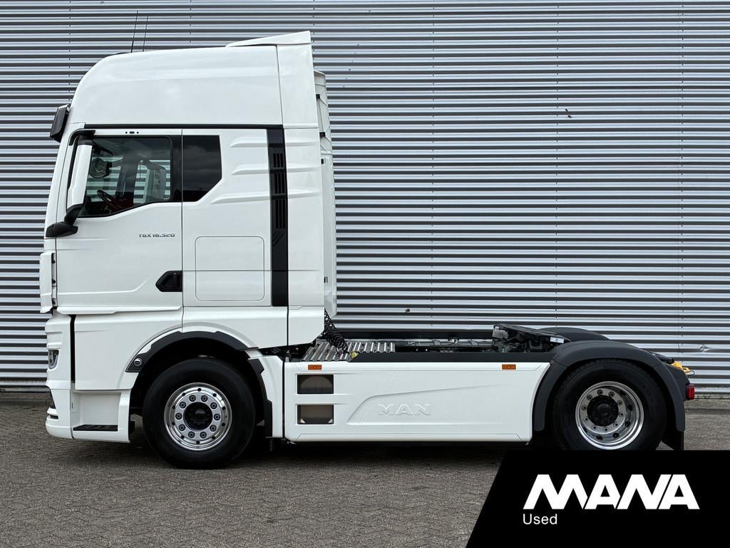 MAN TGX 18.520 4x2 LL SA D30 Powerlion Retarder PTO 2x Tank, Automaat, Zwart, MAN, Wit