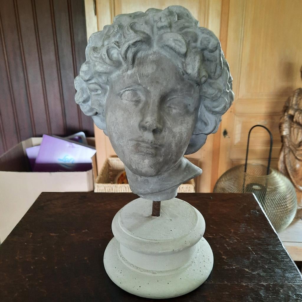 Prachtig beeld in beton, Ophalen