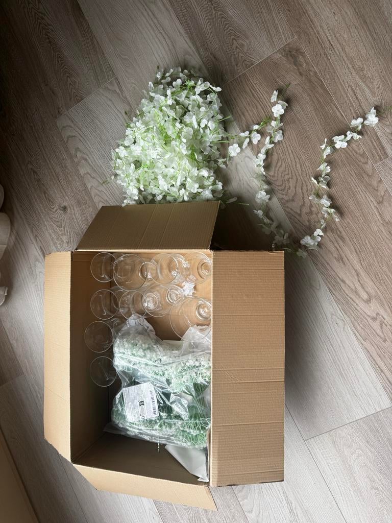Trouwdecoratie vaasjes & bloemen, Ophalen, Zo goed als nieuw