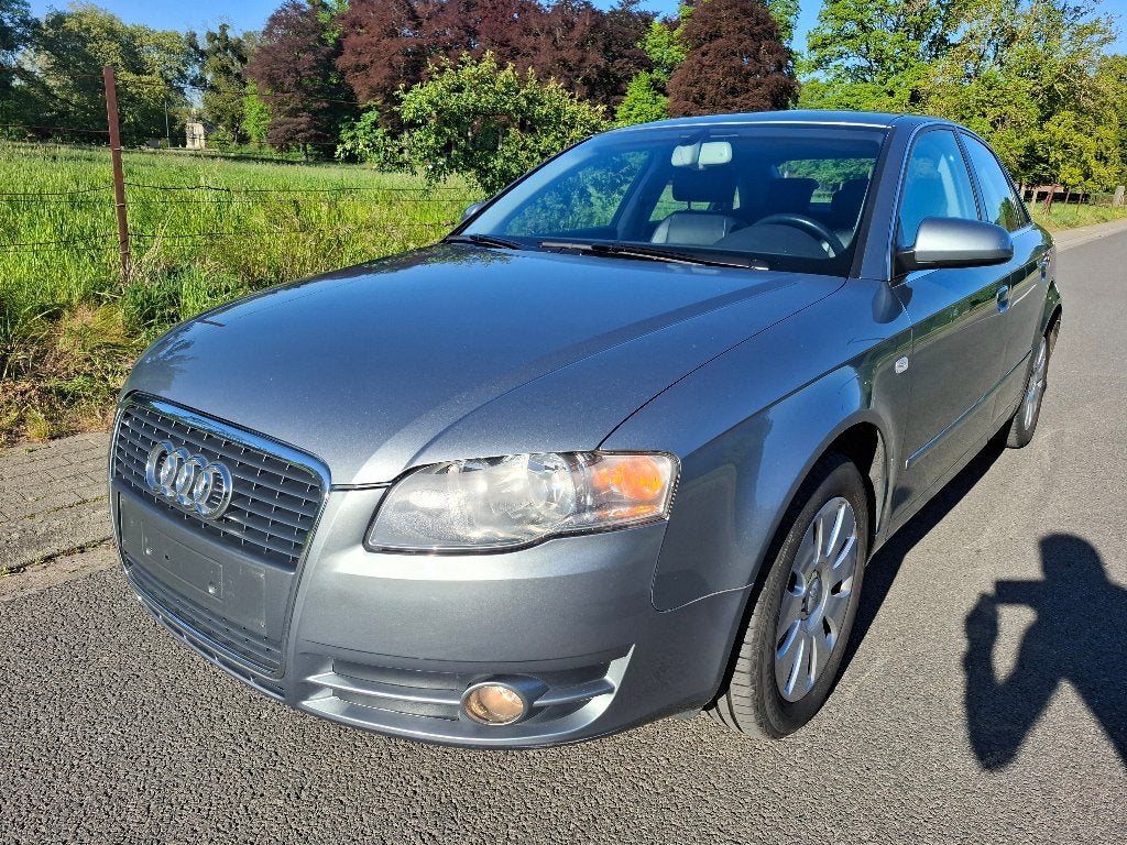 Audi A4 2L 130 CH Essence Full Options. 4 Portes, Autos, Cuir, Argent ou Gris, Achat, 4 portes