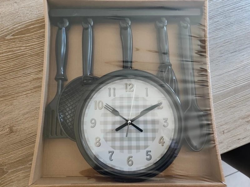 Horloge de cuisine noire et blanche., Huis en Inrichting, Ophalen, Wandklok, Analoog, Werkt op batterijen
