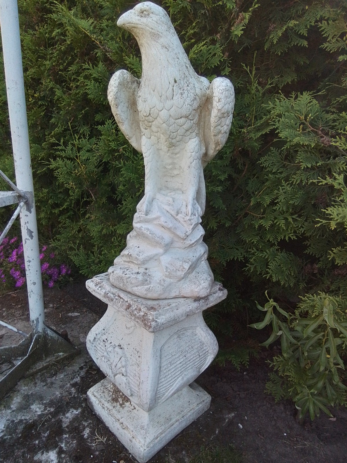 Arend op consool, Ophalen, Beton