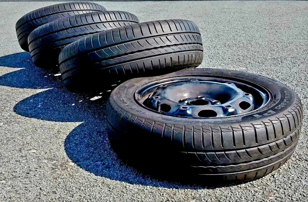 Très bons pneus été 165/65-14, entraxe 5x100, Auto-onderdelen, Banden en Velgen, Ophalen, 14 inch, Gebruikt, Banden en Velgen
