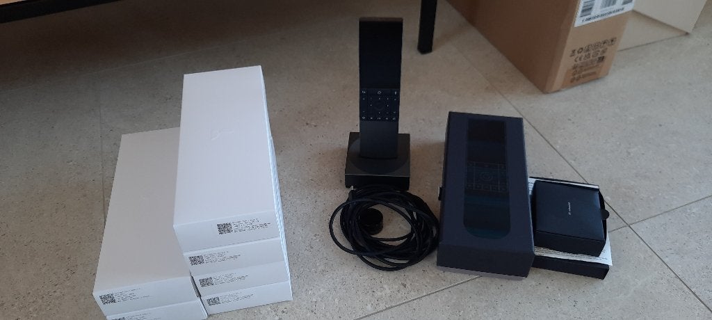 Unfolded Circle R2 - R3 afstandsbedieningen en accessoires, Game console, Universeel, Ophalen of Verzenden, Zo goed als nieuw
