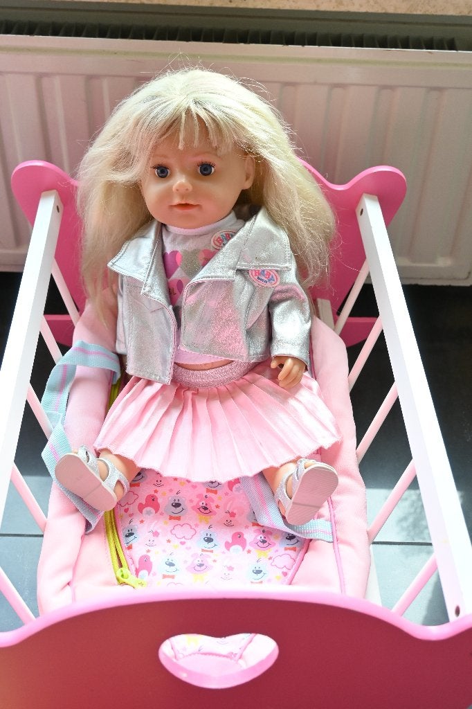 BabyBorn pop, kledij, slaapzak, wieg, kast & accessoires, Ophalen, Zo goed als nieuw, Babypop