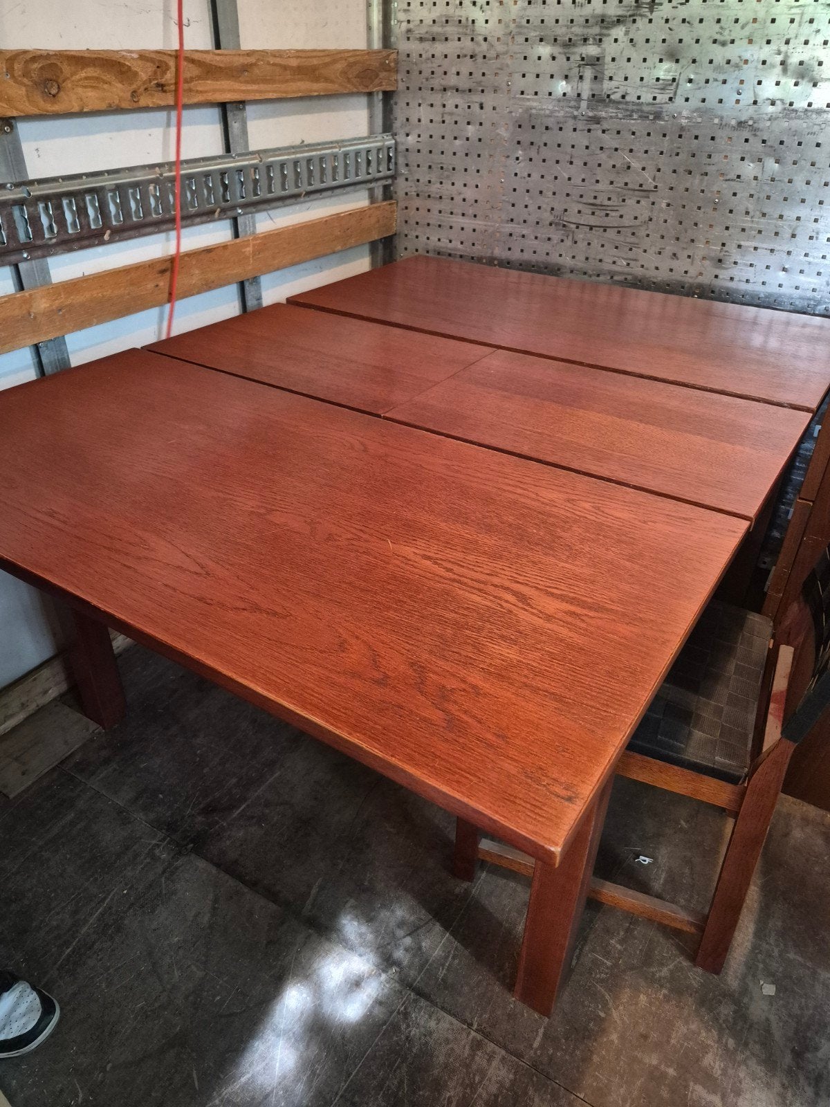 Uitschuifbare vierkante tafel + 8 stoelen Nydala, Ophalen