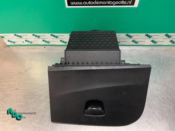 Boîte à gants d'un Seat Ibiza (Ibiza 08-), -, 3 mois de garantie, Utilisé, -