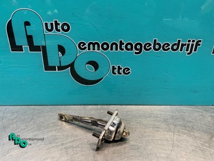 Deurvanger 4Deurs rechts-voor van een Mazda Demio (Demio 97-, Auto-onderdelen, Gebruikt, -, -, Ophalen of Verzenden