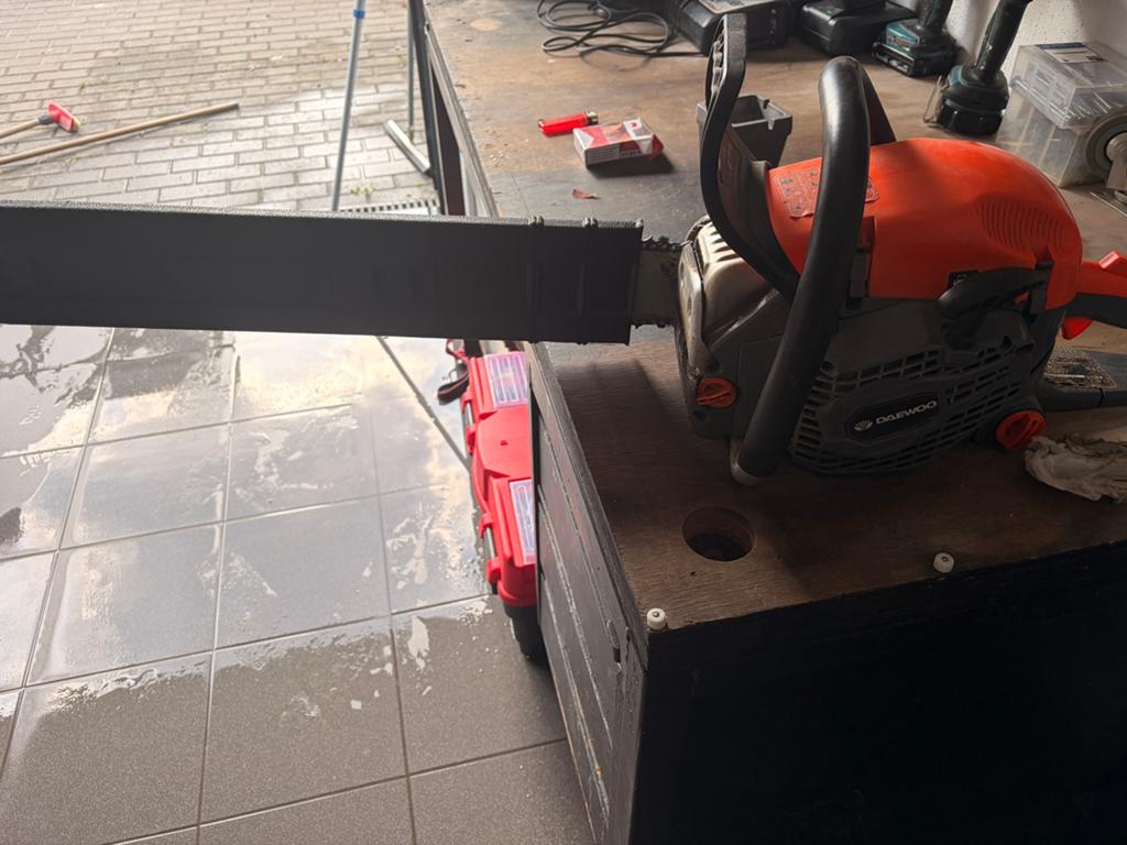 Daewoo DCS6524 Benzine kettingzaag, Ophalen, Zo goed als nieuw, Benzine