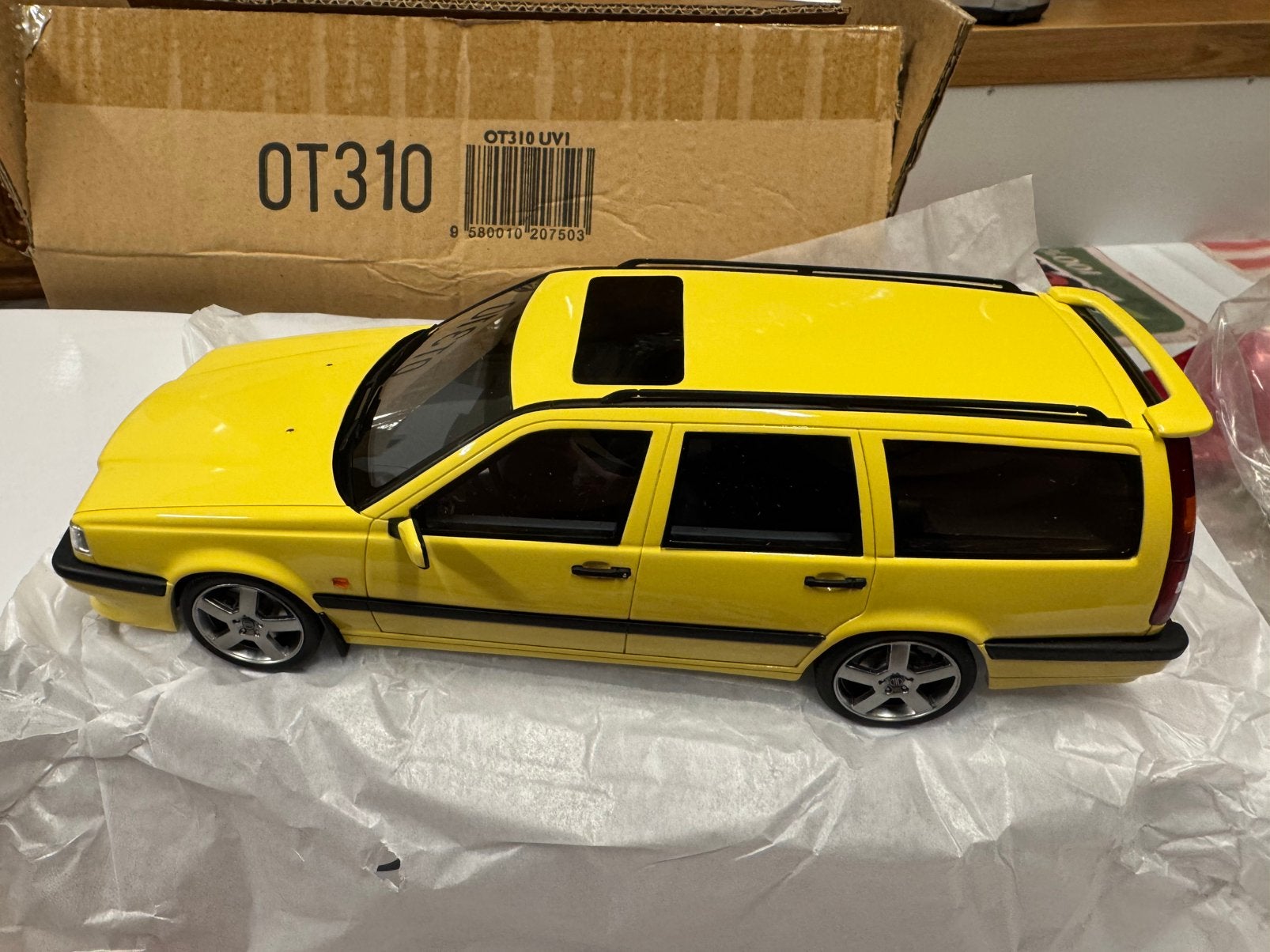 Ot310 volvo T5R geel nieuw, Hobby en Vrije tijd, Ophalen of Verzenden, Nieuw
