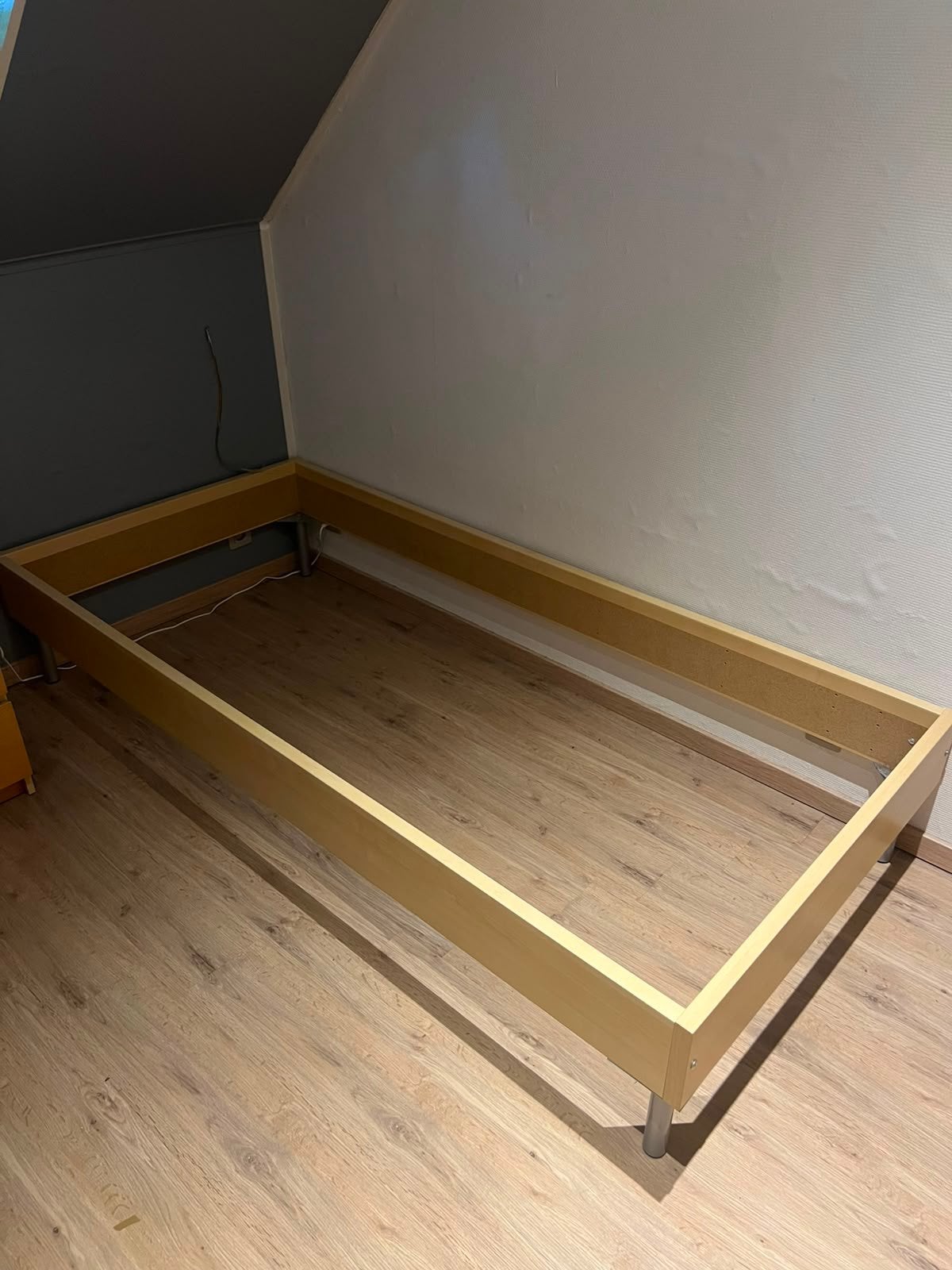 Cadre de lit une personne 90 cm, Maison & Meubles, Chambre à coucher | Lits, Enlèvement, Comme neuf, Une personne, 90 cm