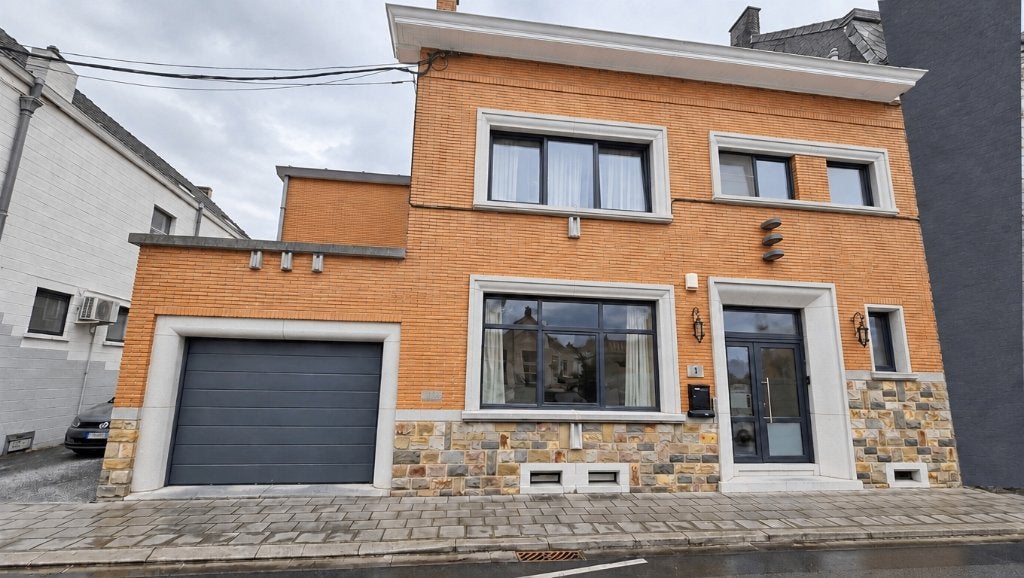 Idéal professionnel, grande famille: maison de plus de 356m², Immo, Provincie Henegouwen, 500 tot 1000 m², Quaregnon, Woning met bedrijfsruimte