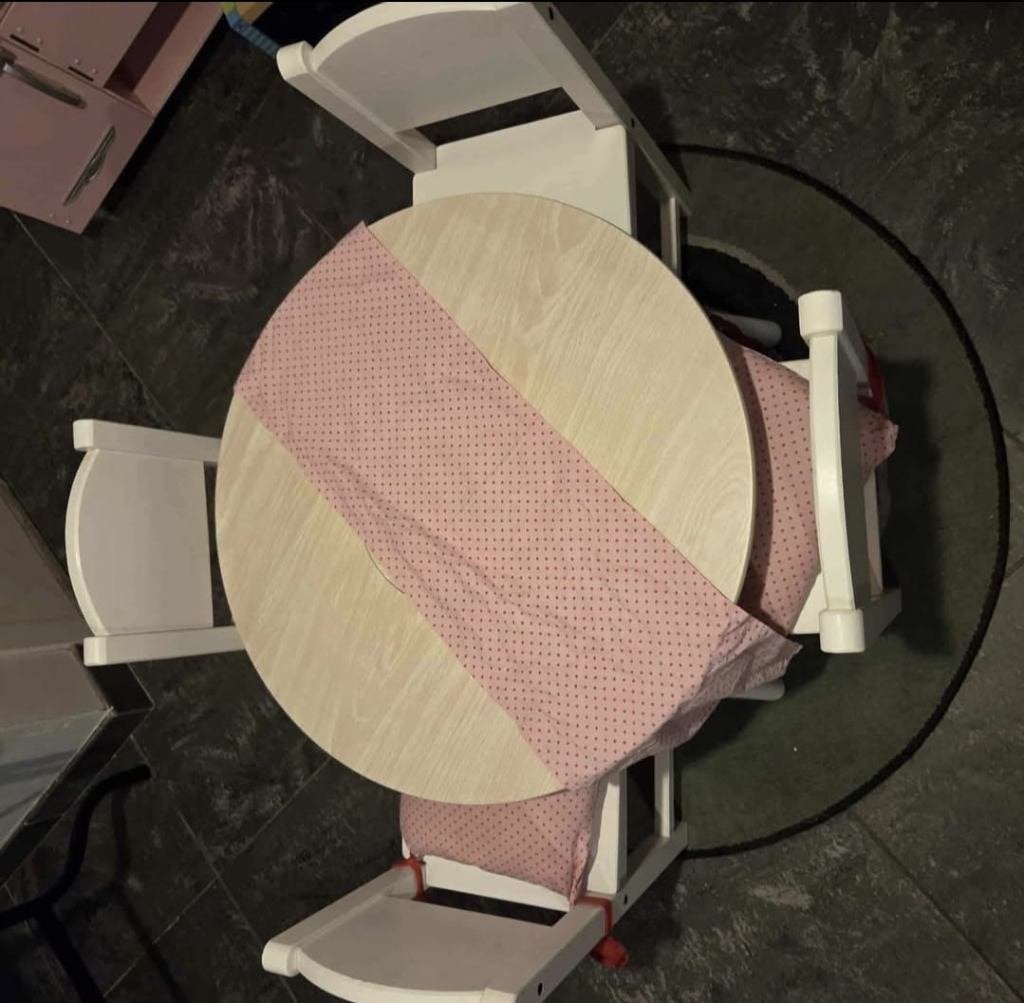 kindertafel met 4 stoeltjes, Kinderen en Baby's, Ophalen, Zo goed als nieuw