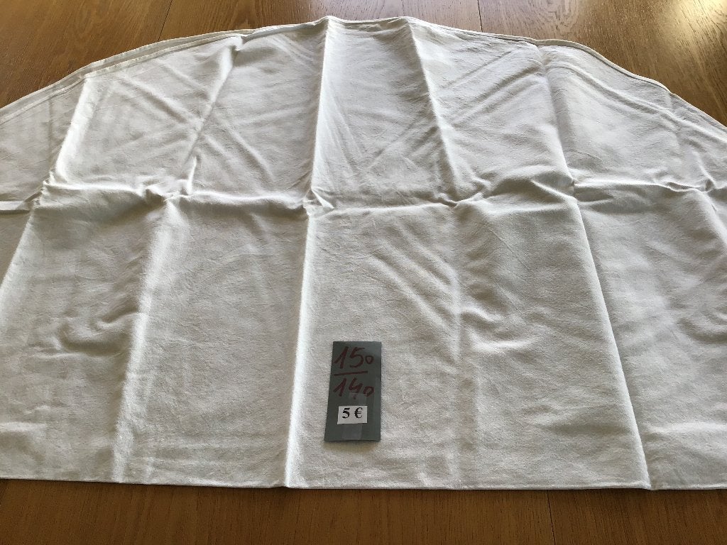 ovaal tafelkleed 150 cm op 140 cm voor slechts 5 €, Huis en Inrichting, Tafelkleden, Tafelkleed, Ophalen of Verzenden, Zo goed als nieuw