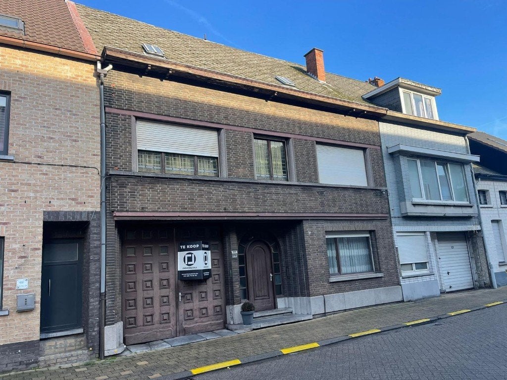 Te renoveren gezinswoning in Willebroek te koop, 200 tot 500 m², 5 kamers, Tussenwoning, Willebroek